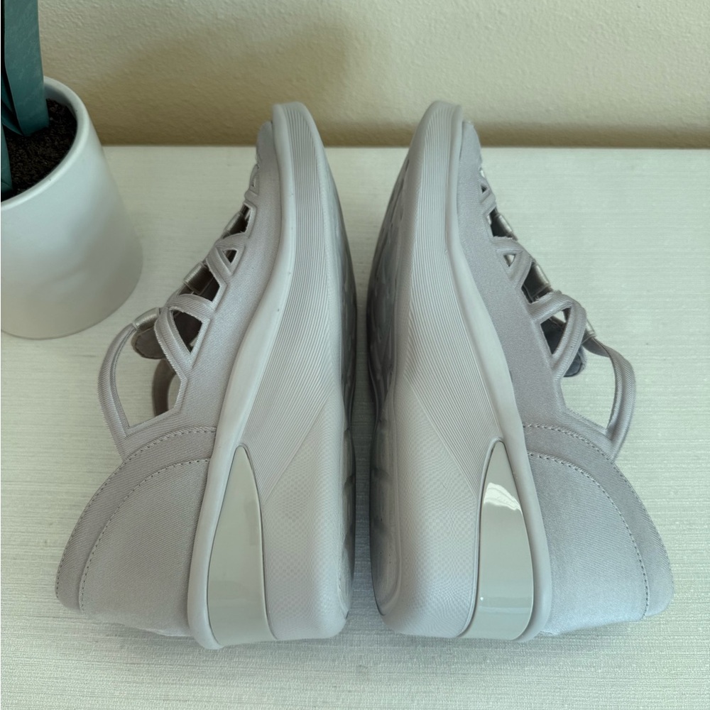New BZEES Sapphire Women's Light Gray Wedge Sandals - Picture 8 of 12